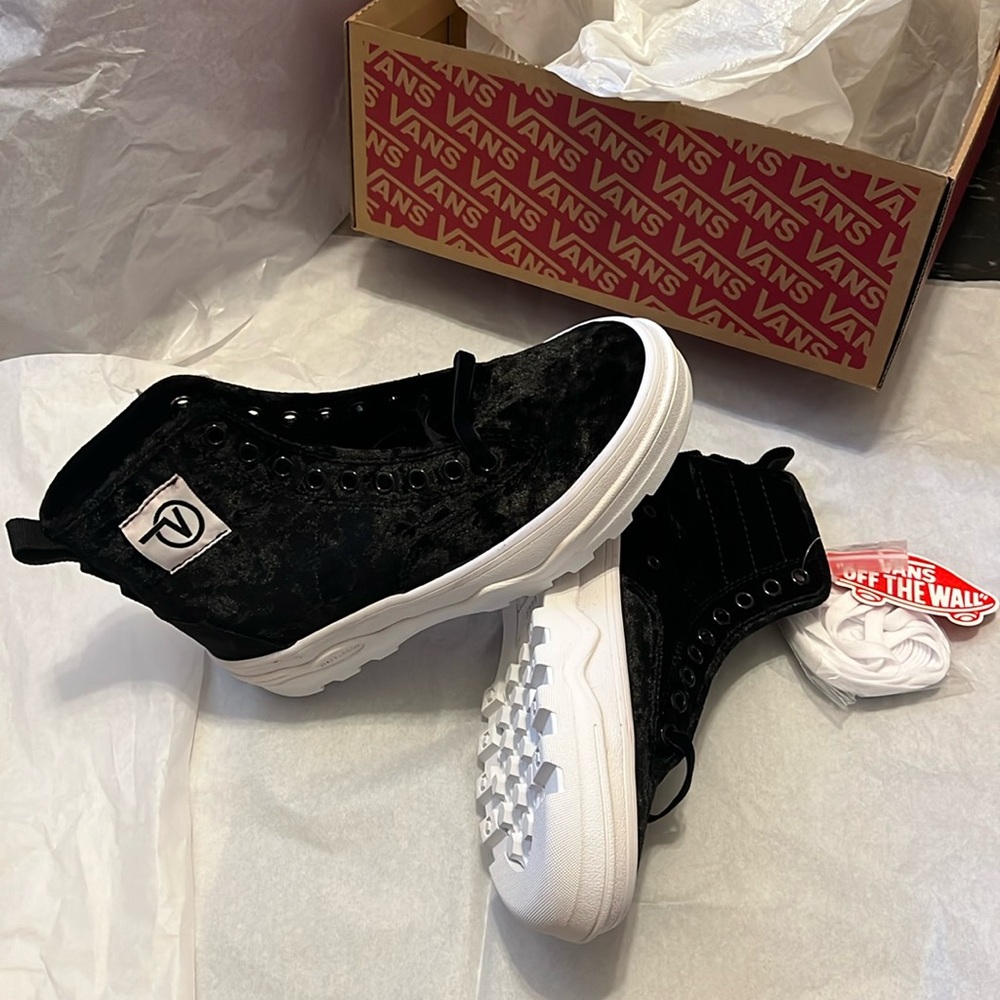 VANS Black Crushed Velvet Sentry Hi WC Sneakers. Size: 7 Women’s. New in Box!